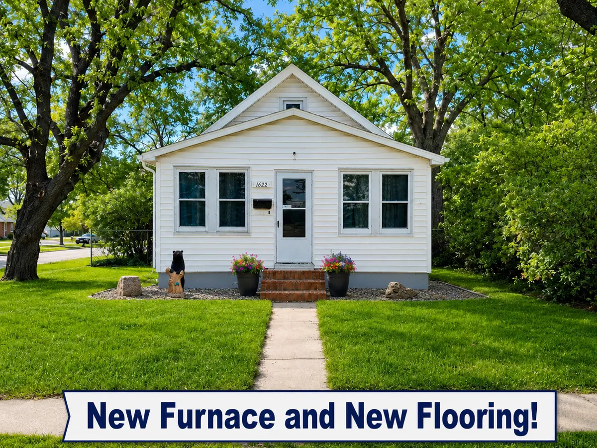 1622 S 11th AVE S, Fargo, ND 58103