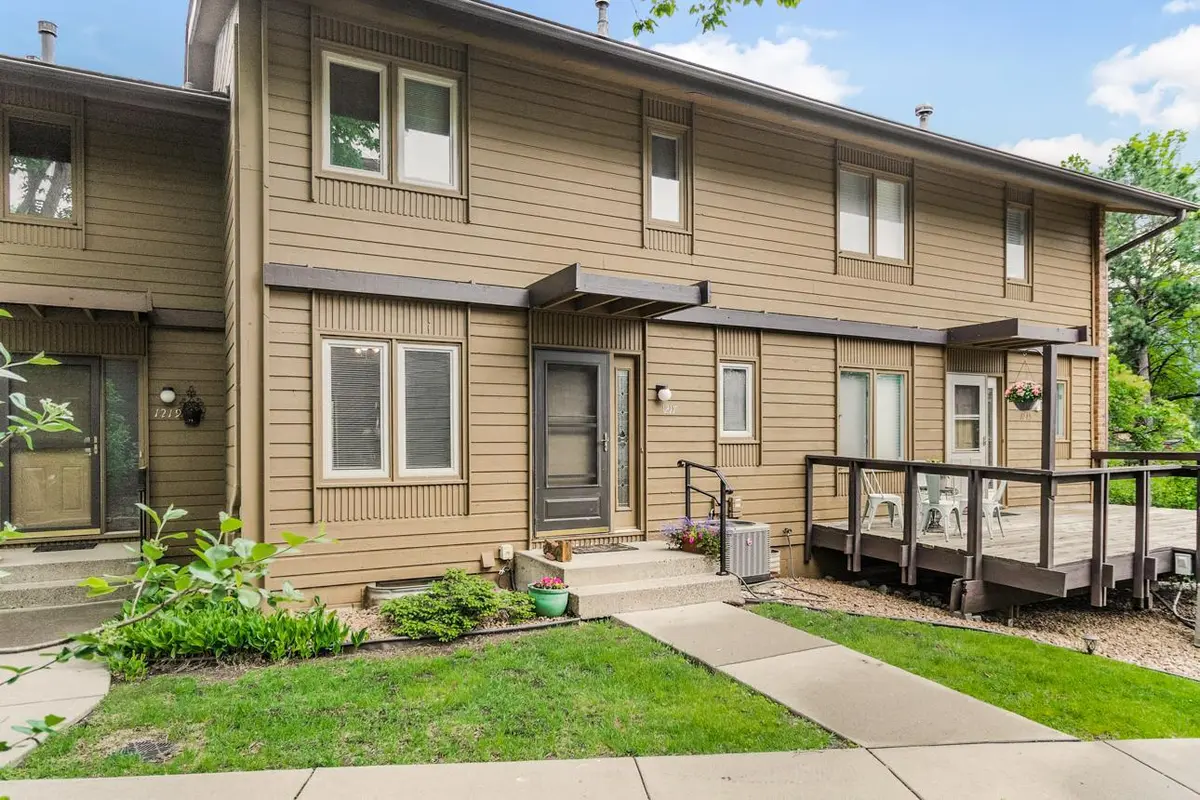 1217 Brighton SQ, New Brighton, MN 55112