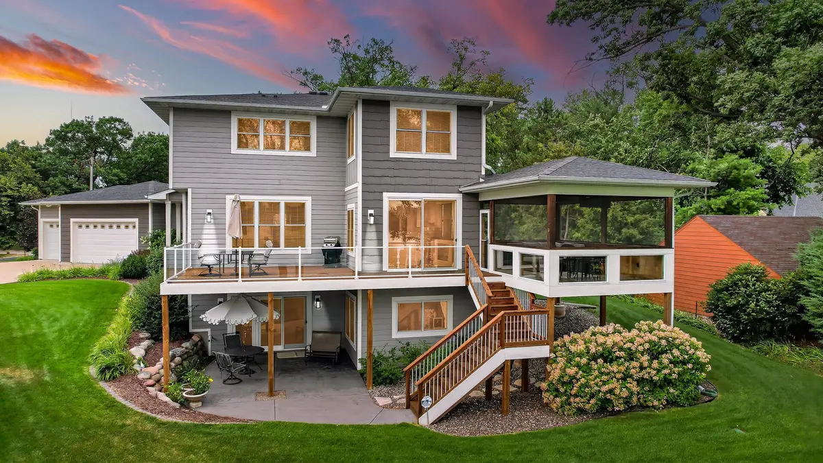 400 E Horseshoe DR, Shoreview, MN 55126