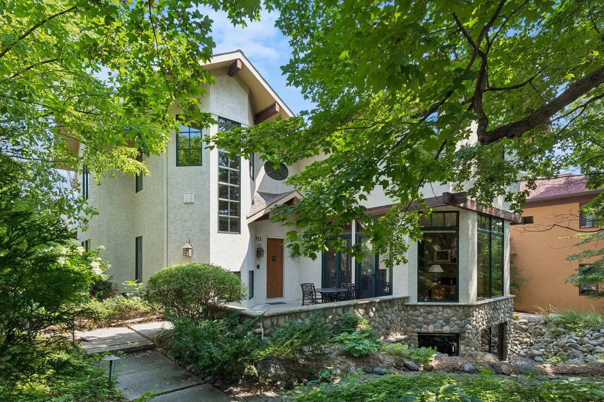 721 Rice ST E, Wayzata, MN 55391
