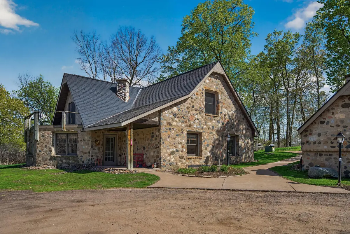 9340 North Shore TRL, Forest Lake, MN 55025