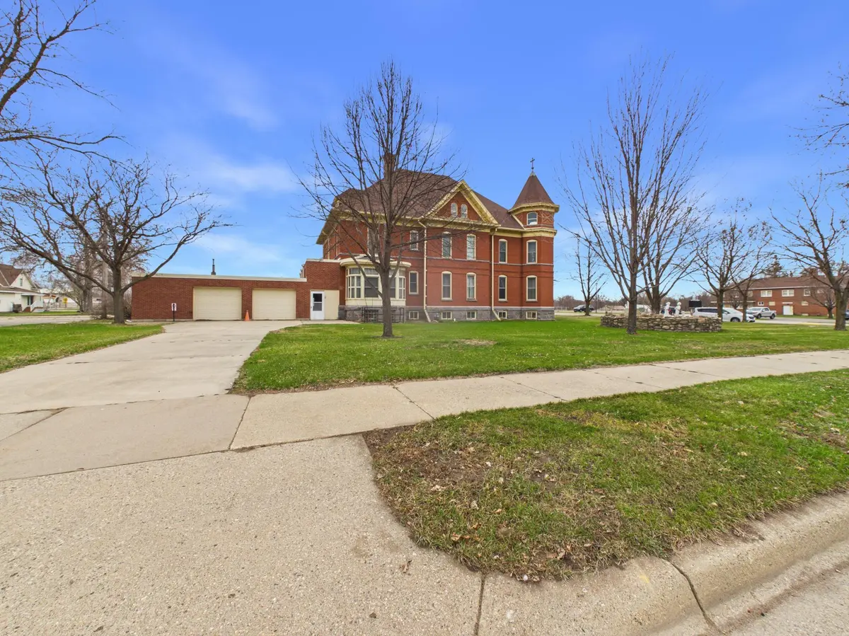 402 Second Street SE, Melrose, MN 56352
