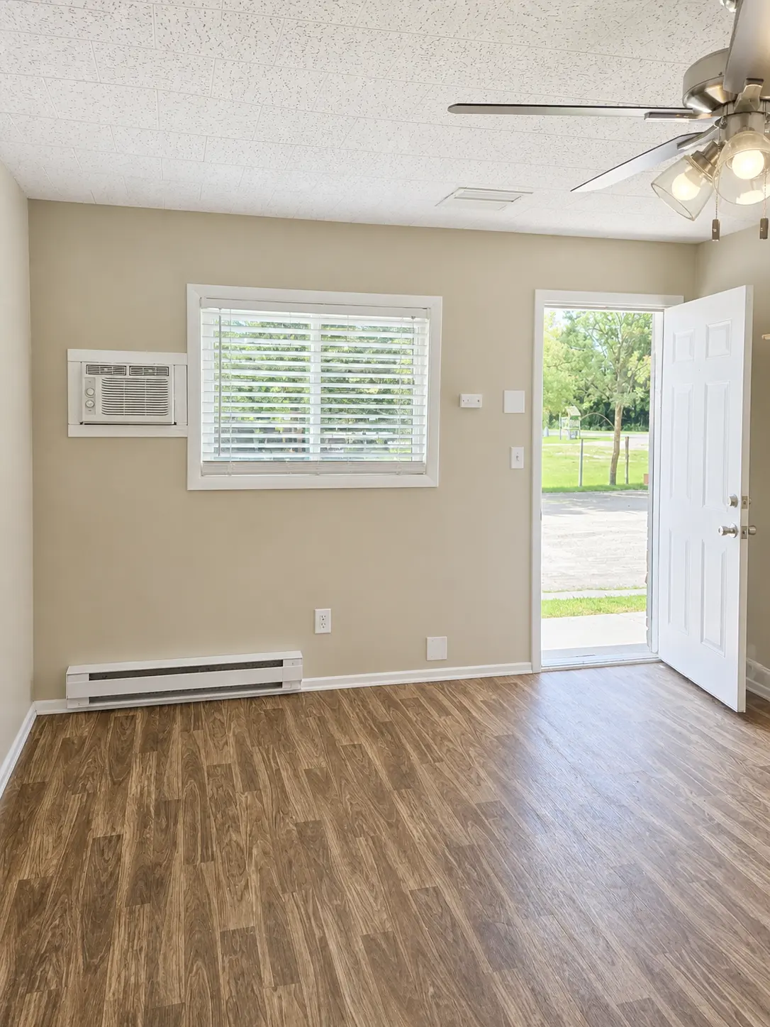 1205 S Sibley AVE, Litchfield, MN 55355