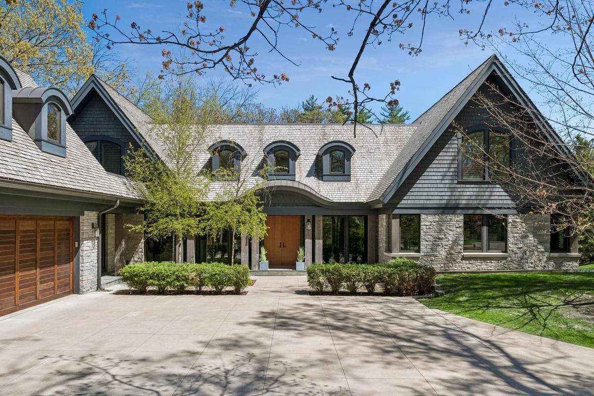2201 Isengard ST, Minnetonka, MN 55305