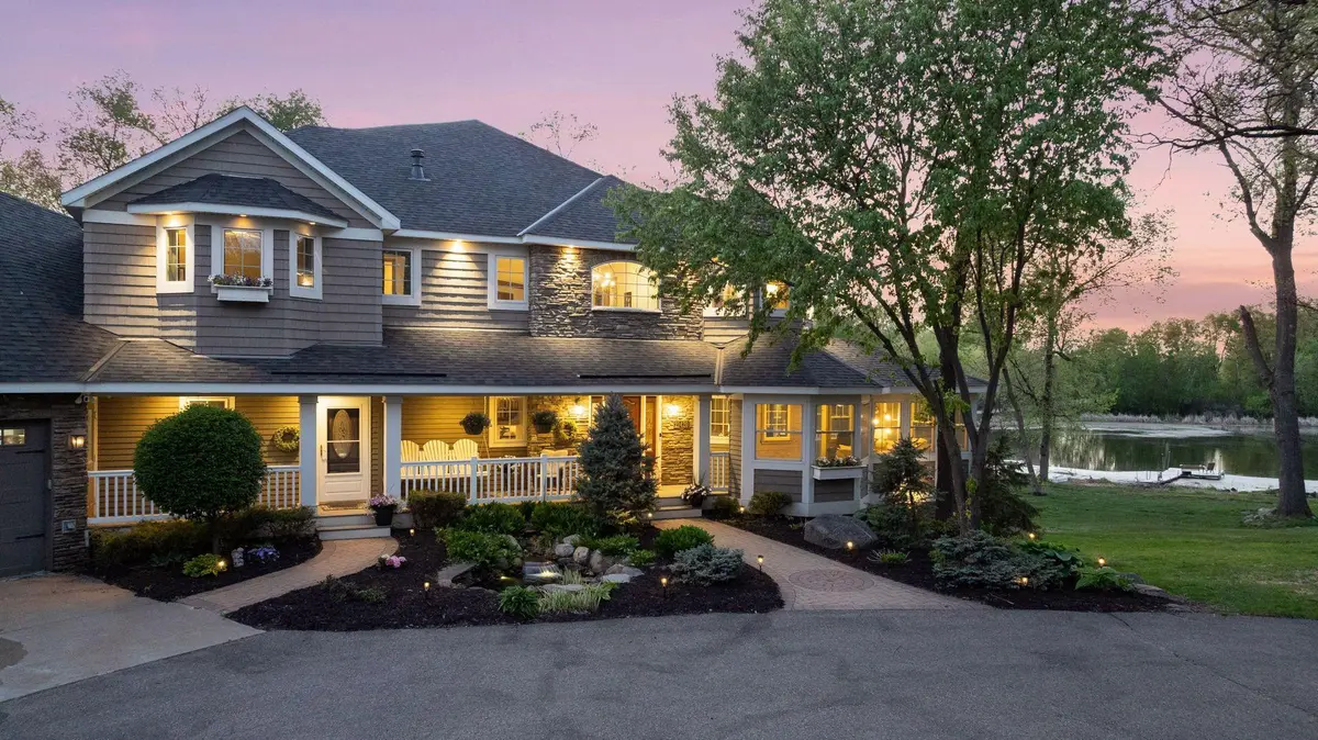 21420 Crimson CT, Lakeville, MN 55044