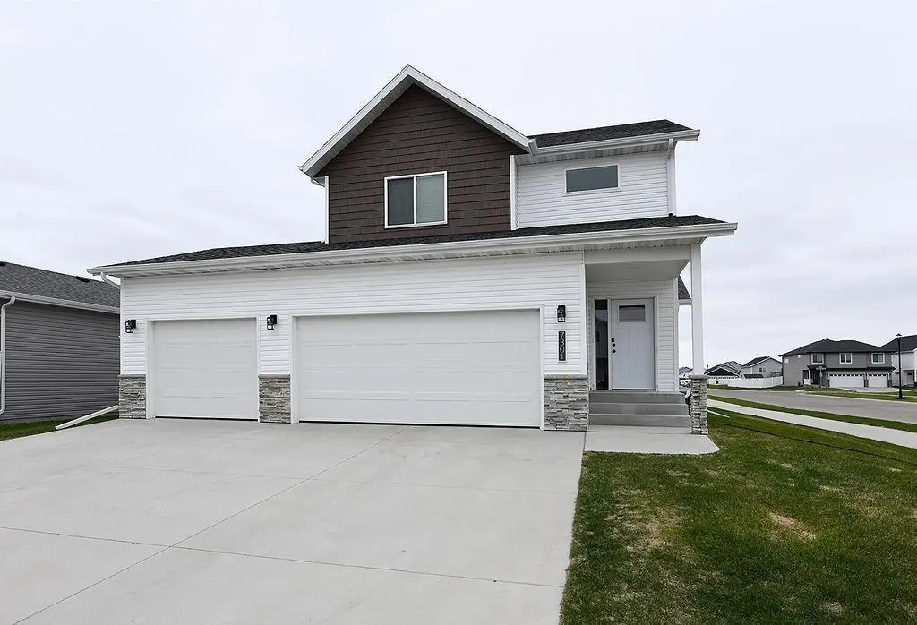 7301 26th ST S, Fargo, ND 58104