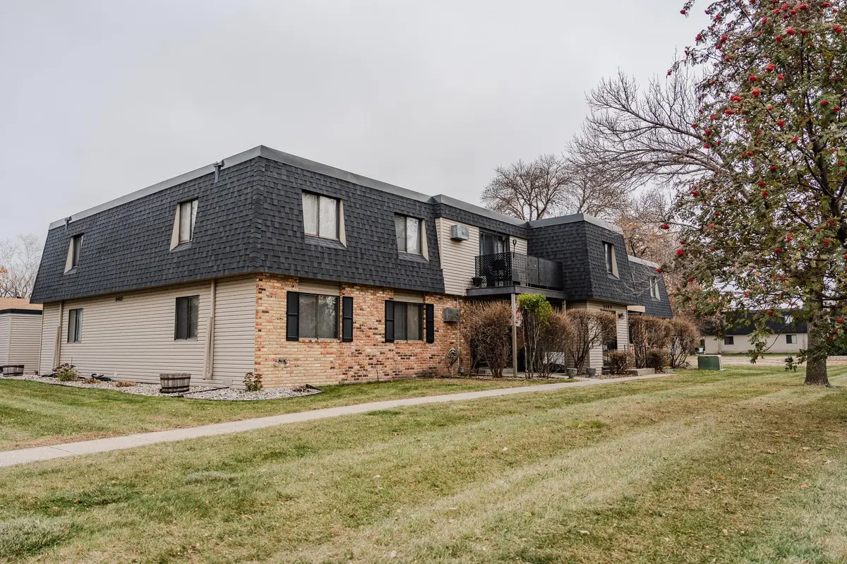 2402 N Flickertail DR S #1, Fargo, ND 58103