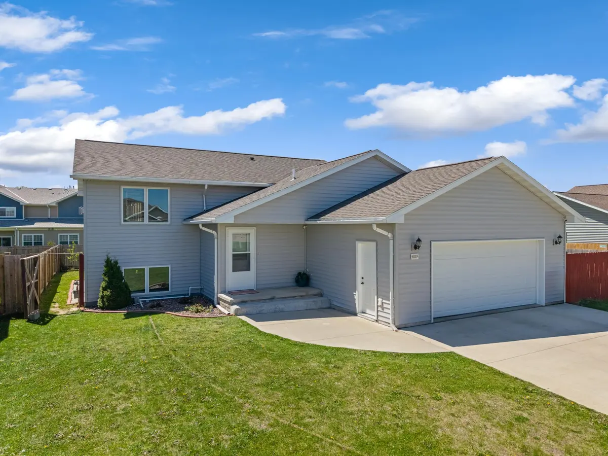 809 24th AVE NW, Austin, MN 55912