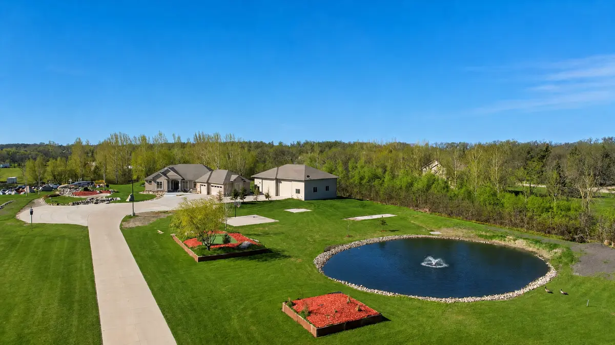 7620 Adelman DR, Horace, ND 58047
