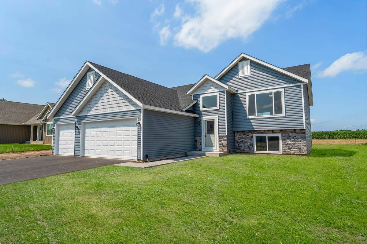 106 Maple Court, Cannon Falls, MN 55009