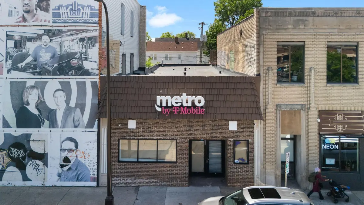 1005 W Broadway AVE, Minneapolis, MN 55411