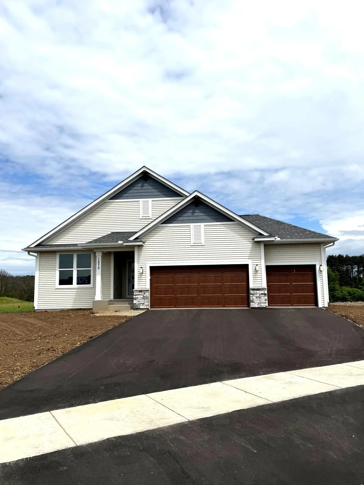 1575 Applegate RD, New Richmond, WI 54017