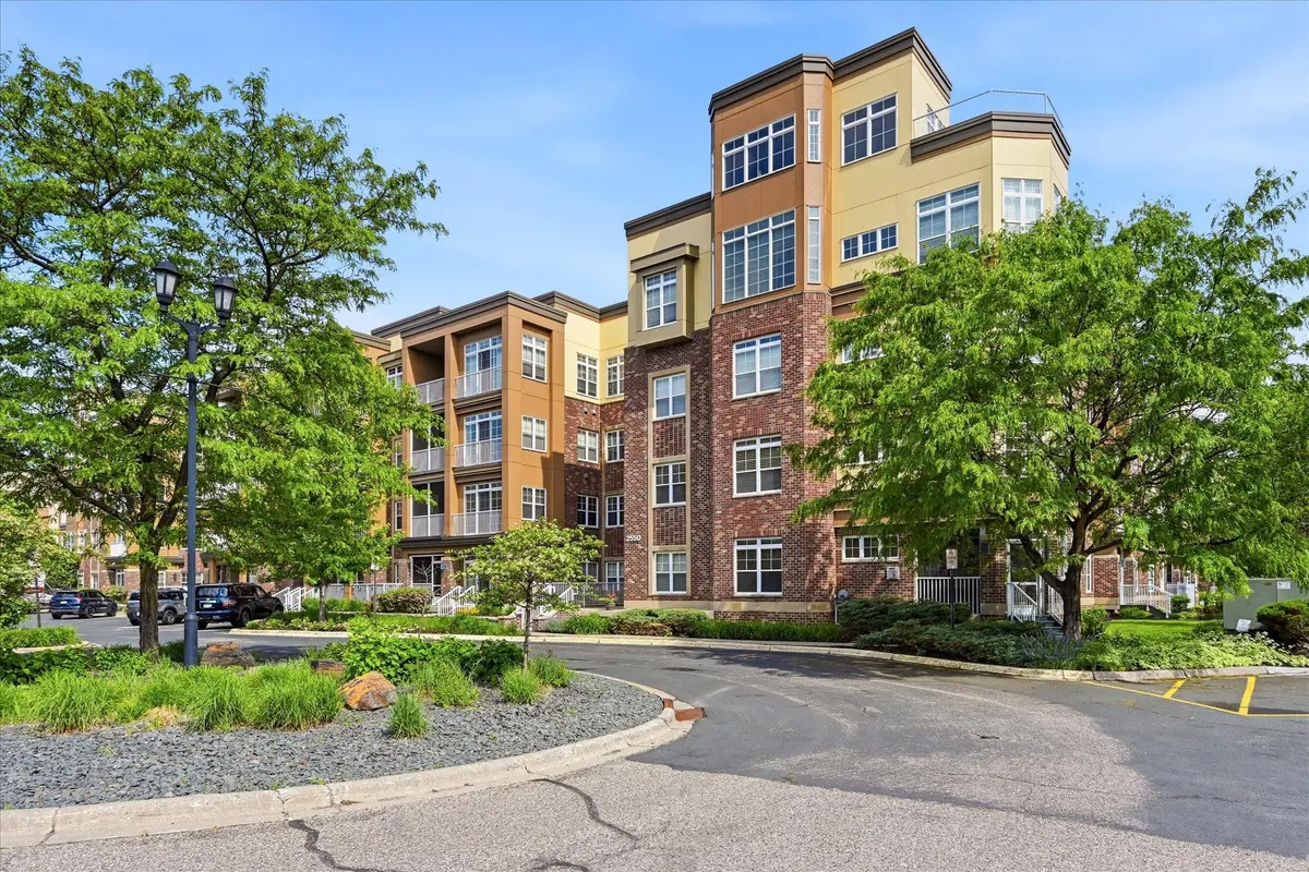 2550 38th AVE NE #213, Saint Anthony, MN 55421