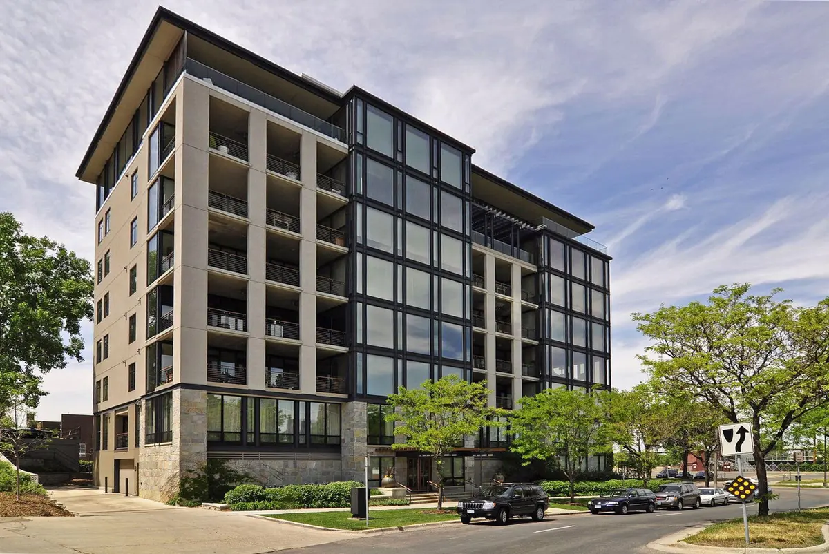 301 Kenwood Pkwy #302, Minneapolis, MN 55403