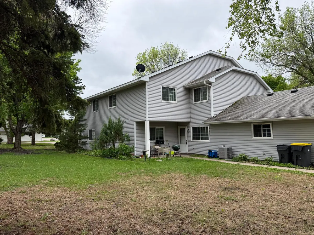 1622 Pleasant View DR #C, North Mankato, MN 56003