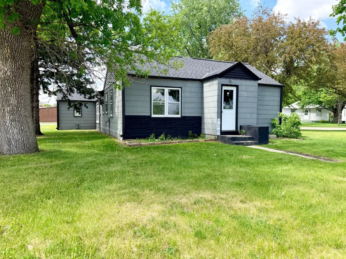 1857 1st AVE, Worthington, MN 56187