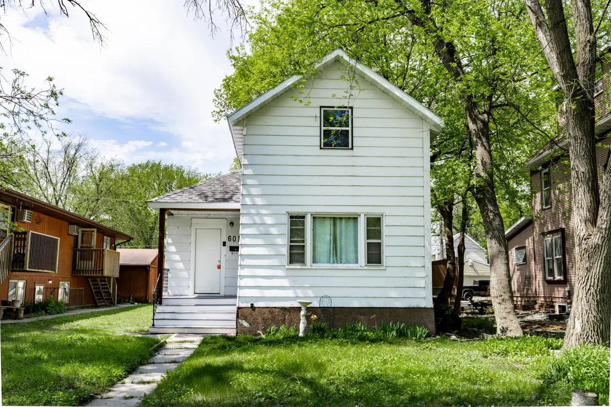 601 10th ST S, Fargo, ND 58103