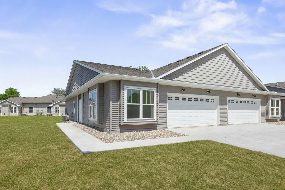 1021 Golf Course RD NW, Hutchinson, MN 55350