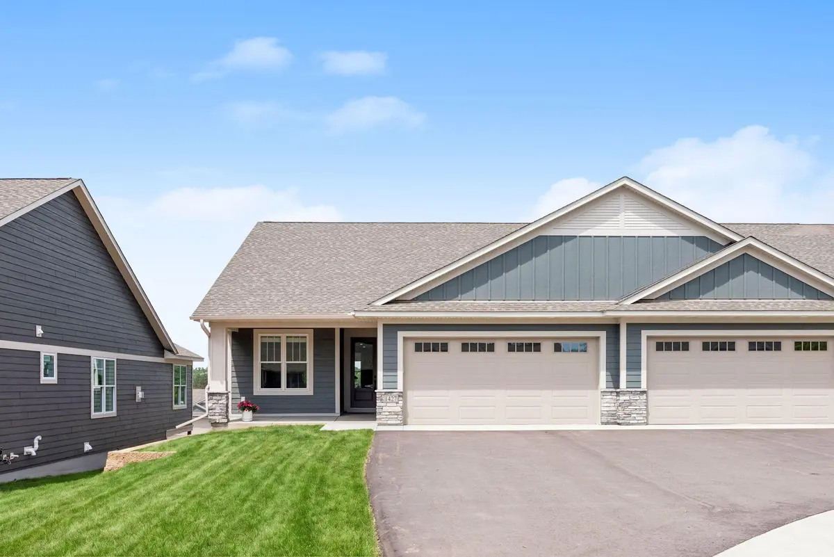 1427 Kasilof CT, River Falls, WI 54022
