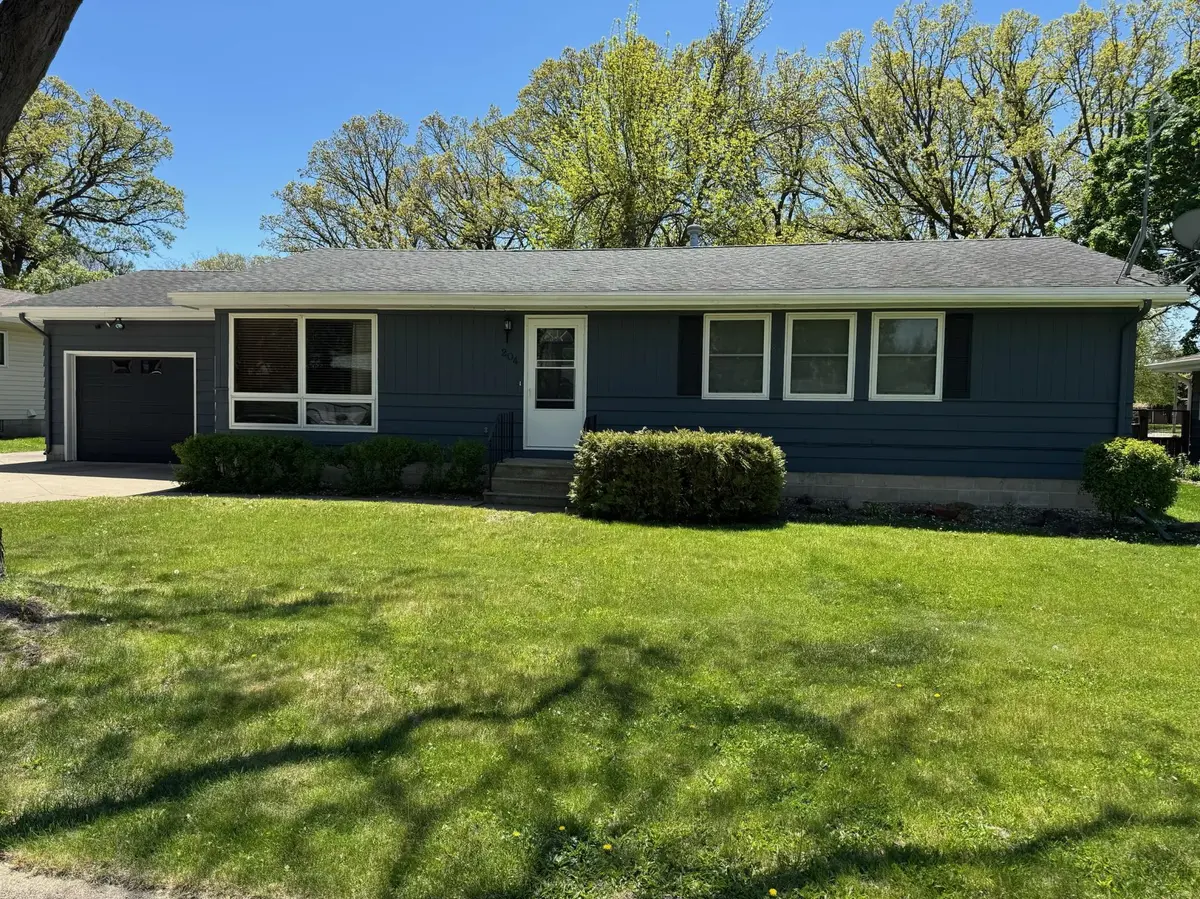 204 Fredrick DR, Albert Lea, MN 56007