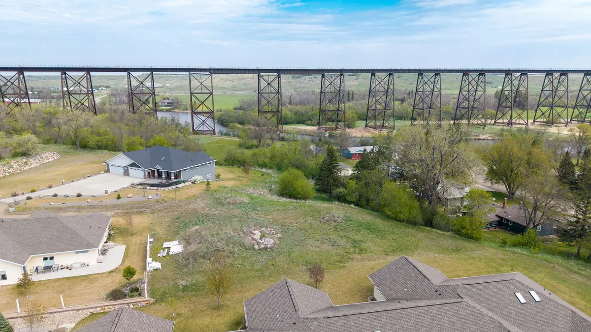 554 Legacy LN, Valley City, ND 58072