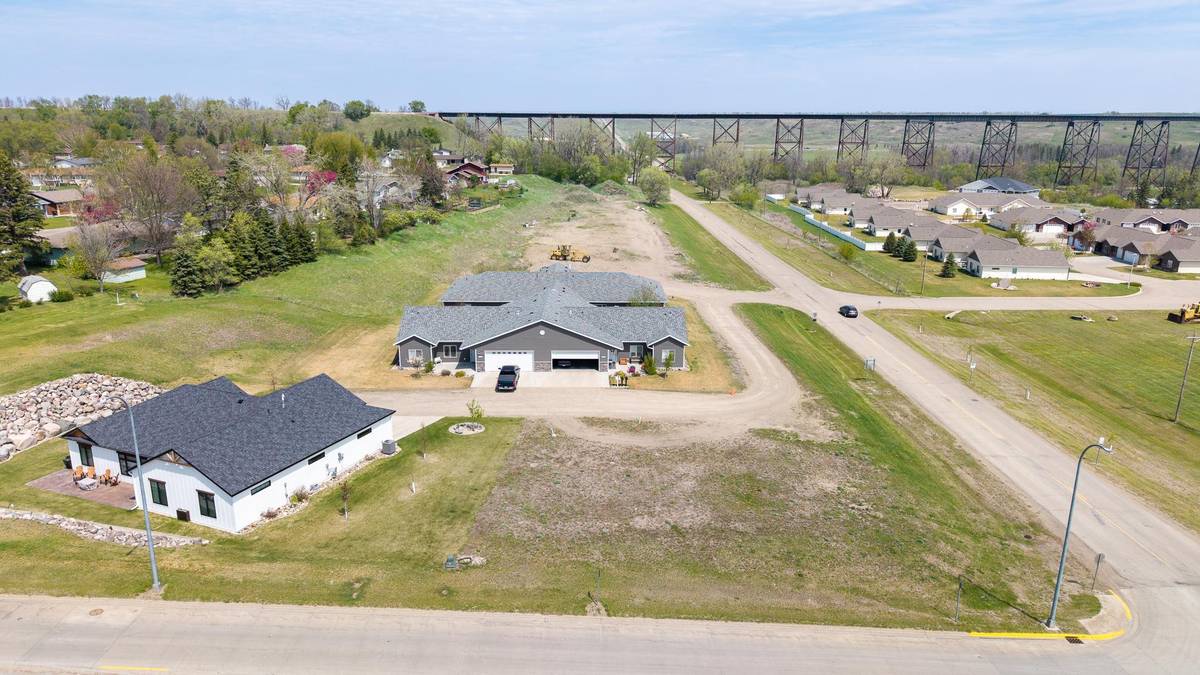 460 12 1/2 ST NE, Valley City, ND 58072