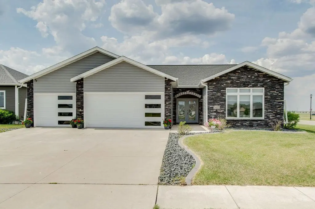 5419 43rd ST S, Fargo, ND 58104