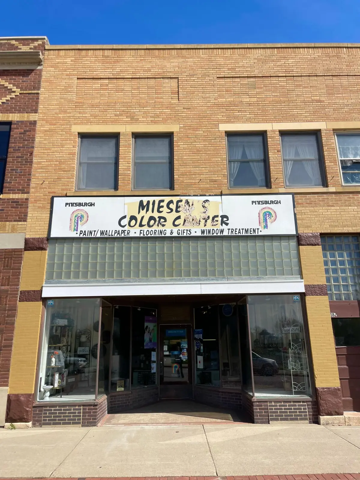 18 E Central ST, Springfield, MN 56087