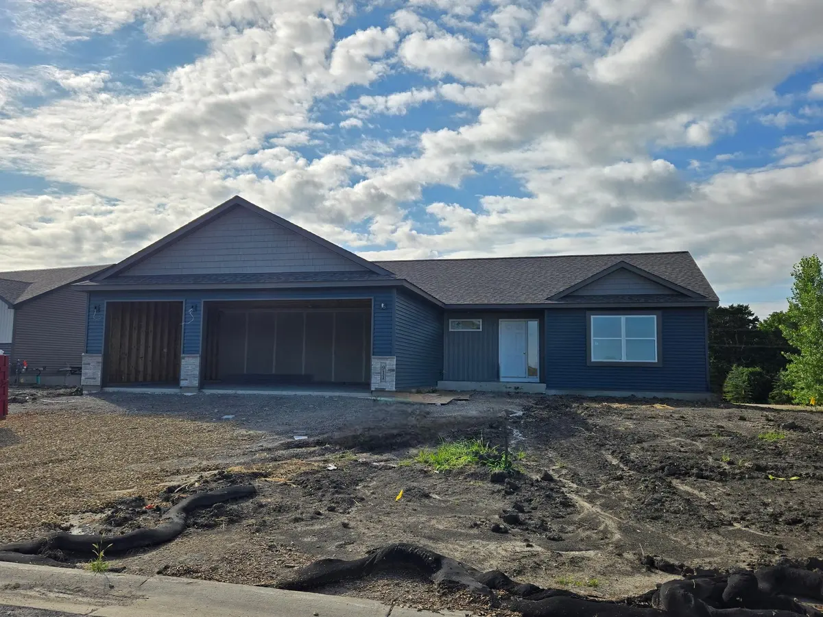 911 Three Lakes CT, Madison Lake, MN 56063