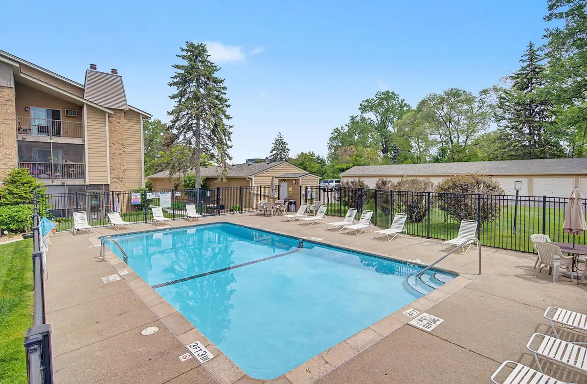 2030 Ridge DR #32, Saint Louis Park, MN 55416