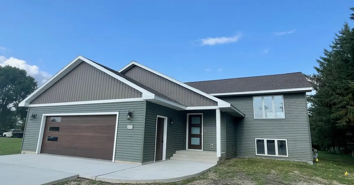 201 25th ST SW, Austin, MN 55912