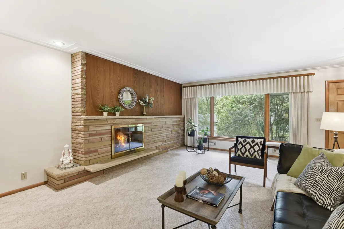 6221 Hansen RD, Edina, MN 55436