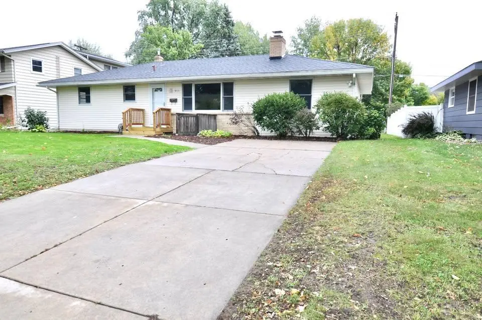 915 Fuller ST S, Shakopee, MN 55379