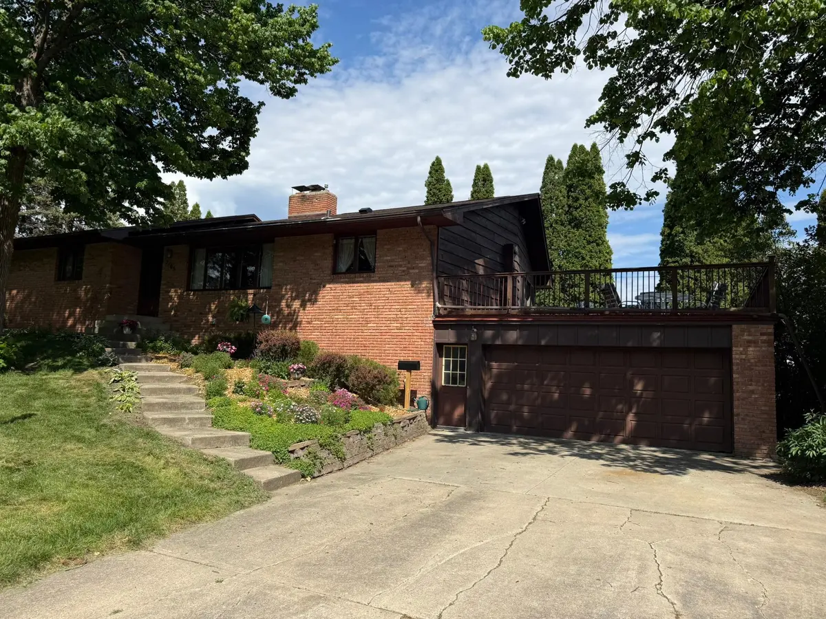 2105 Linn DR, Owatonna, MN 55060
