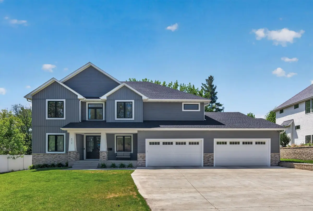 5717 W 68th ST, Edina, MN 55439