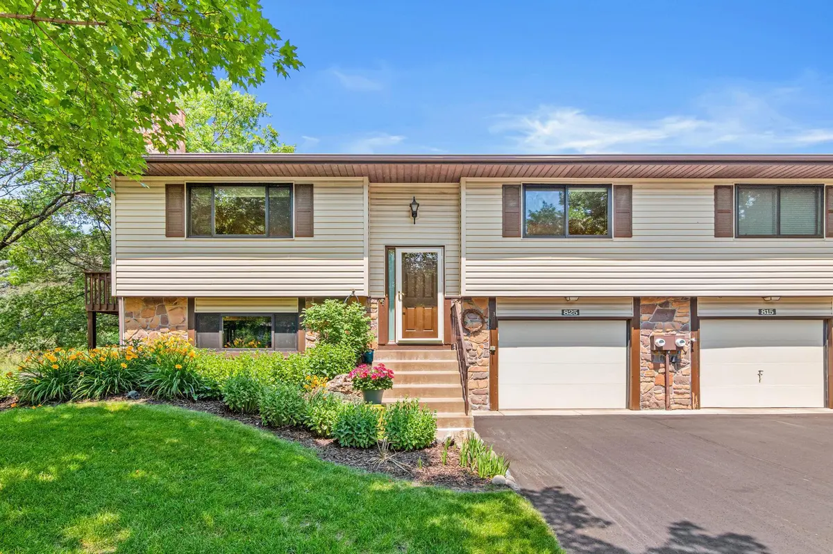 825 Martha Lake CT, Shoreview, MN 55126