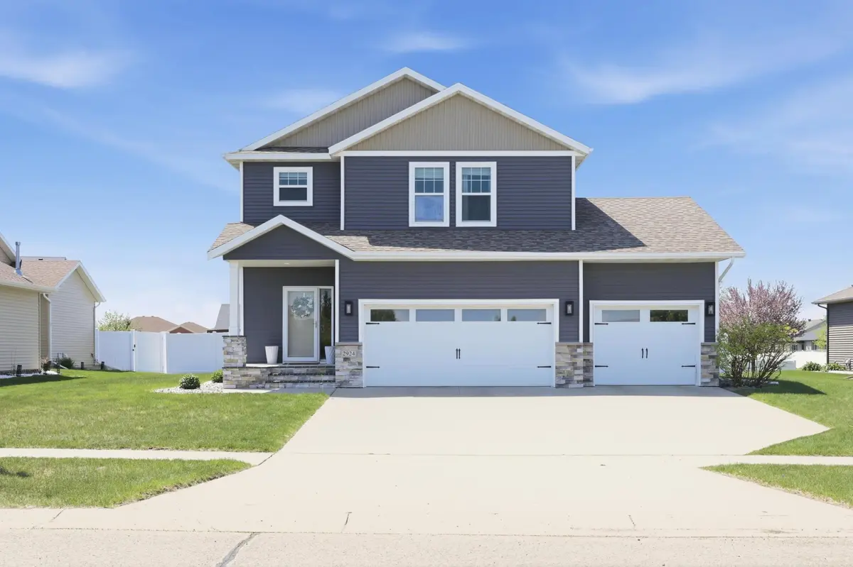 2924 7th ST E, West Fargo, ND 58078