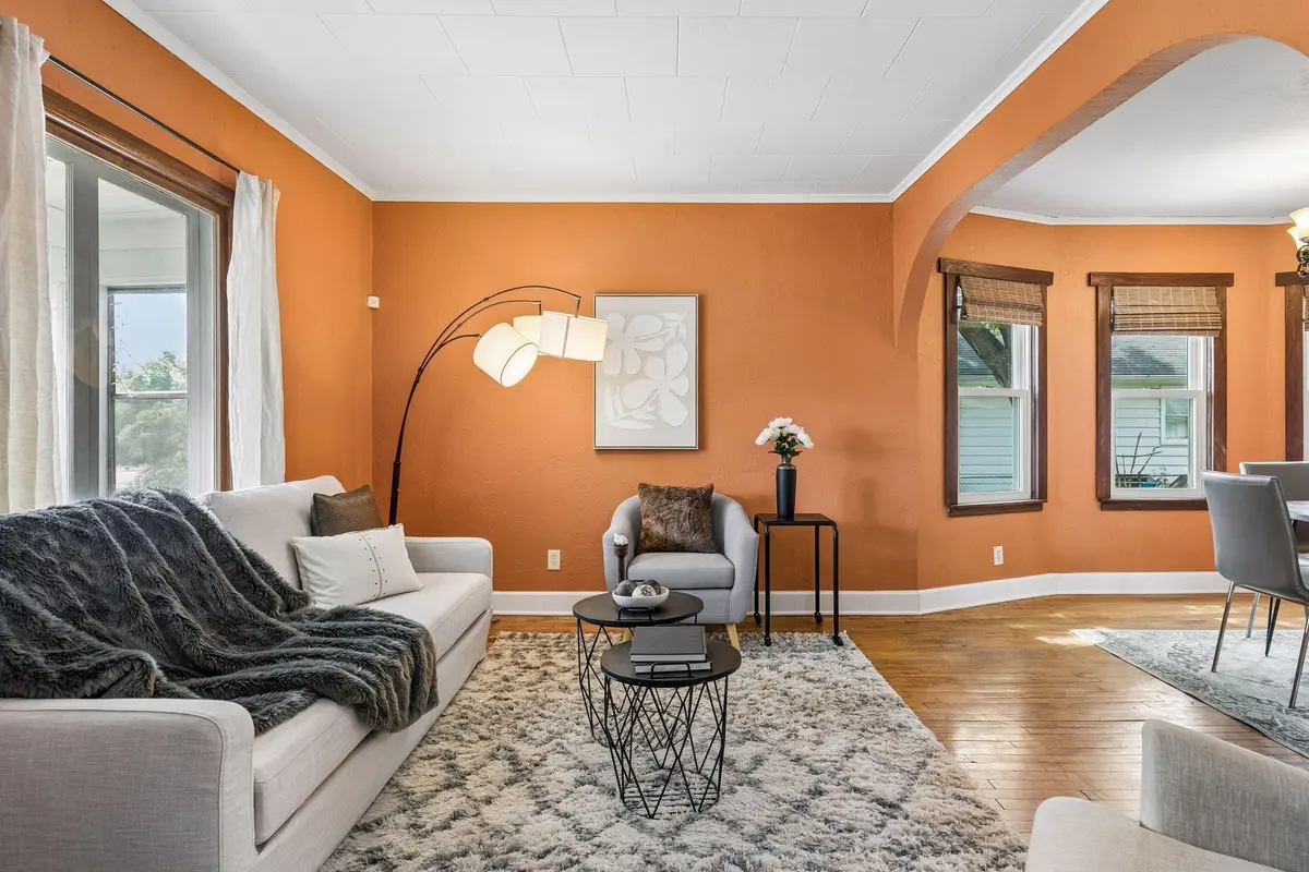 1037 Kent ST, Saint Paul, MN 55117