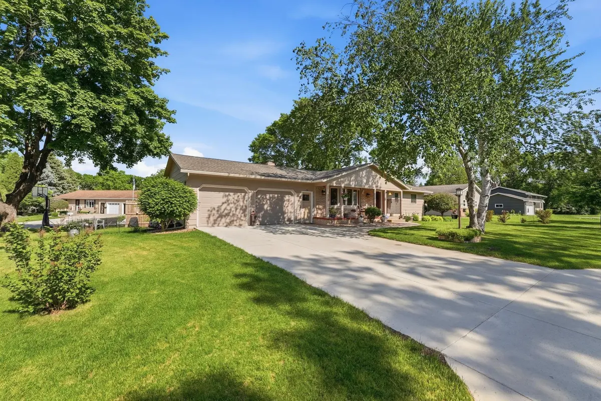1709 6th ST SW, Willmar, MN 56201