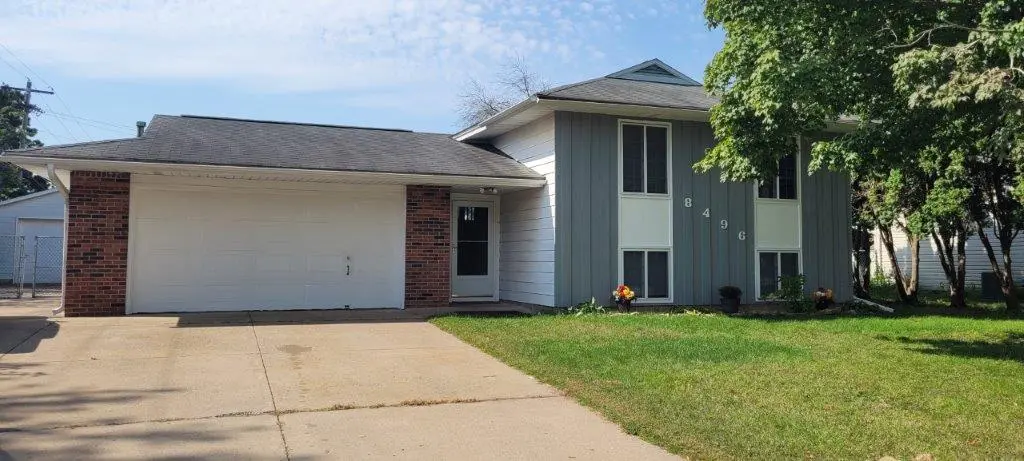 8496 Harkness RD S, Cottage Grove, MN 55016