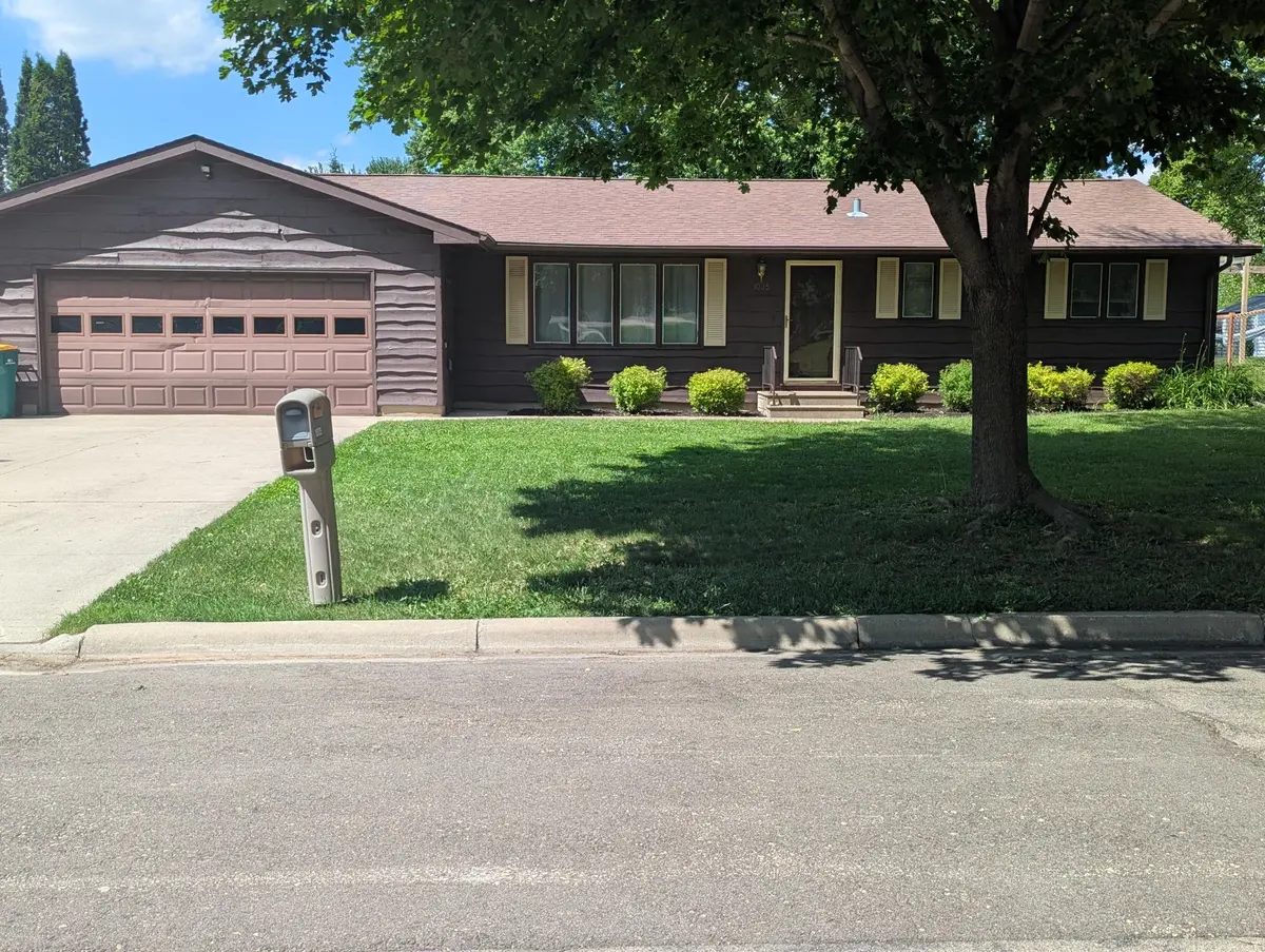 1005 Skylark LN, Albert Lea, MN 56007