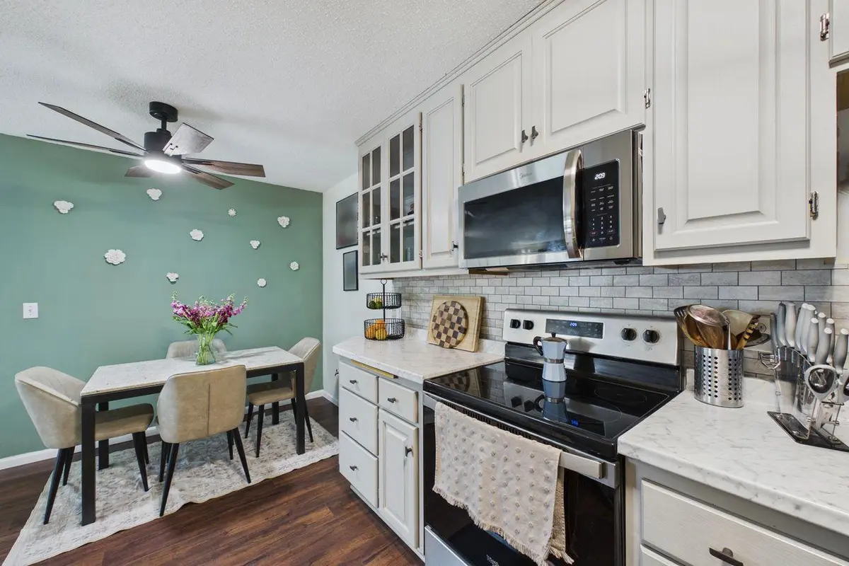 2801 Flag AVE N #222, New Hope, MN 55427