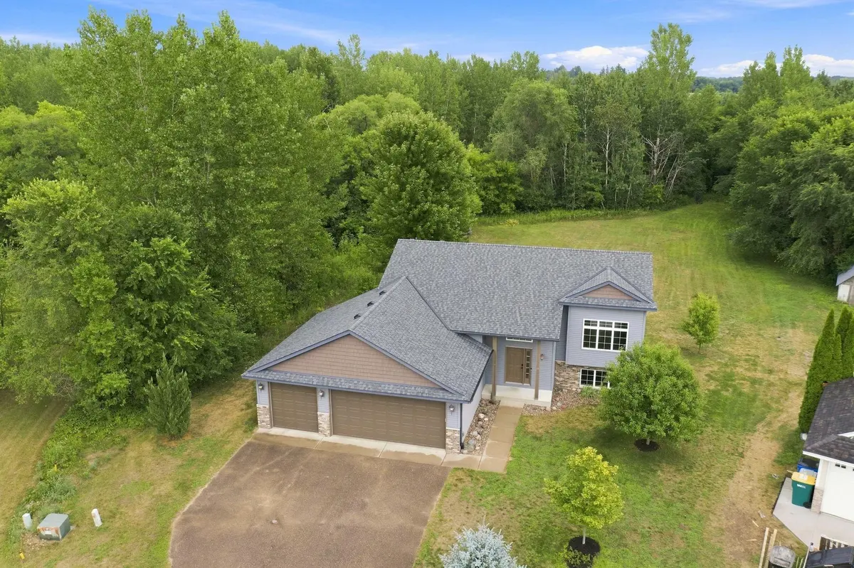909 Winsome WAY NE, Isanti, MN 55040