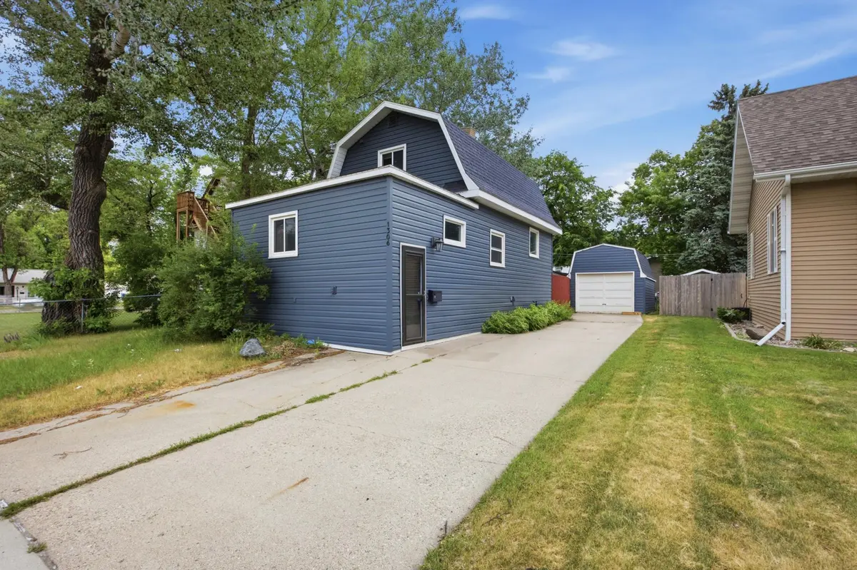 1306 18th ST S, Fargo, ND 58103