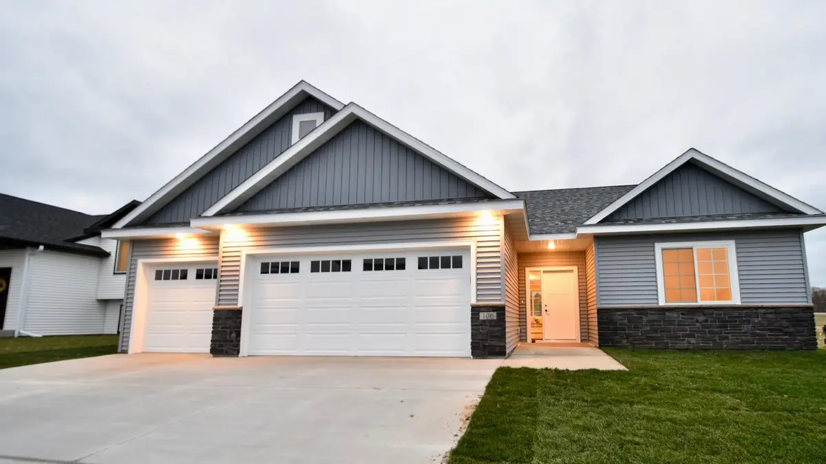 106 Fairway ST, Zumbrota, MN 55992