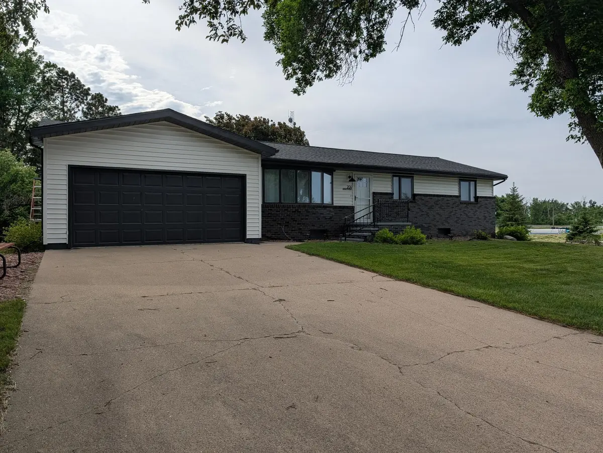 204 Wildwood AVE, Madison, MN 56256