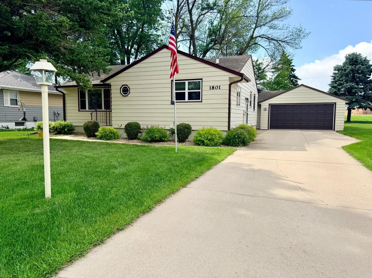 1801 S Shore DR, Worthington, MN 56187