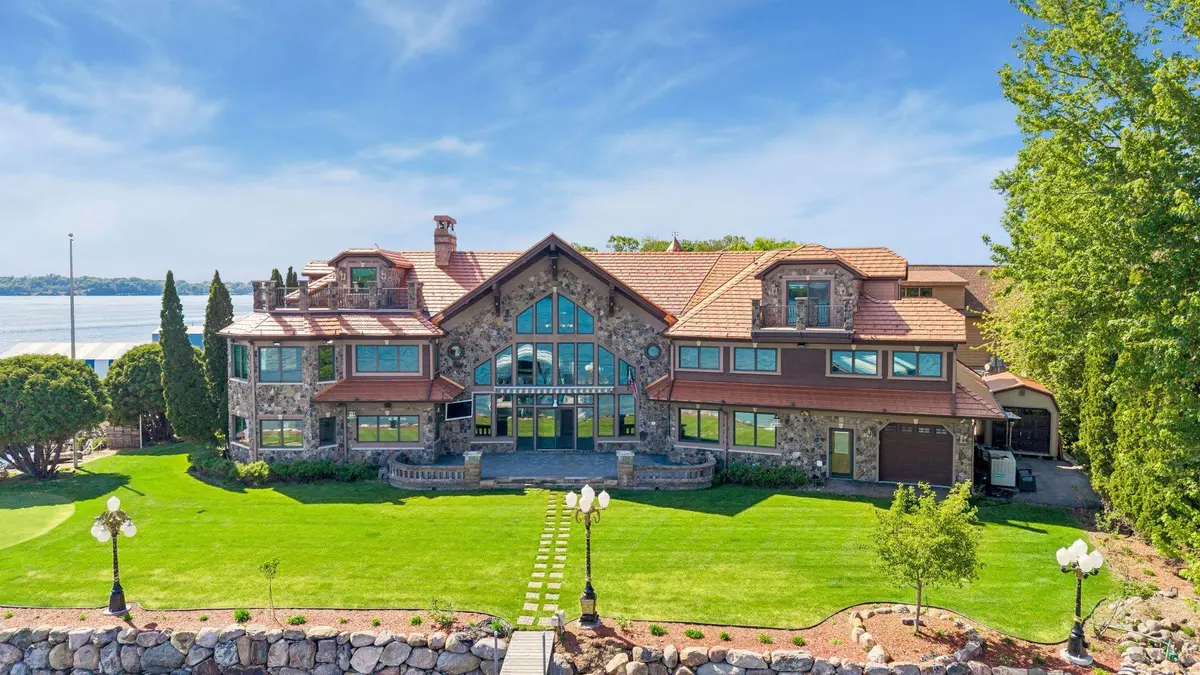4100 Enchanted LN, Mound, MN 55364