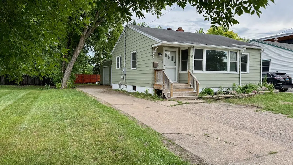 326 Elmwood AVE S, Fargo, ND 58103