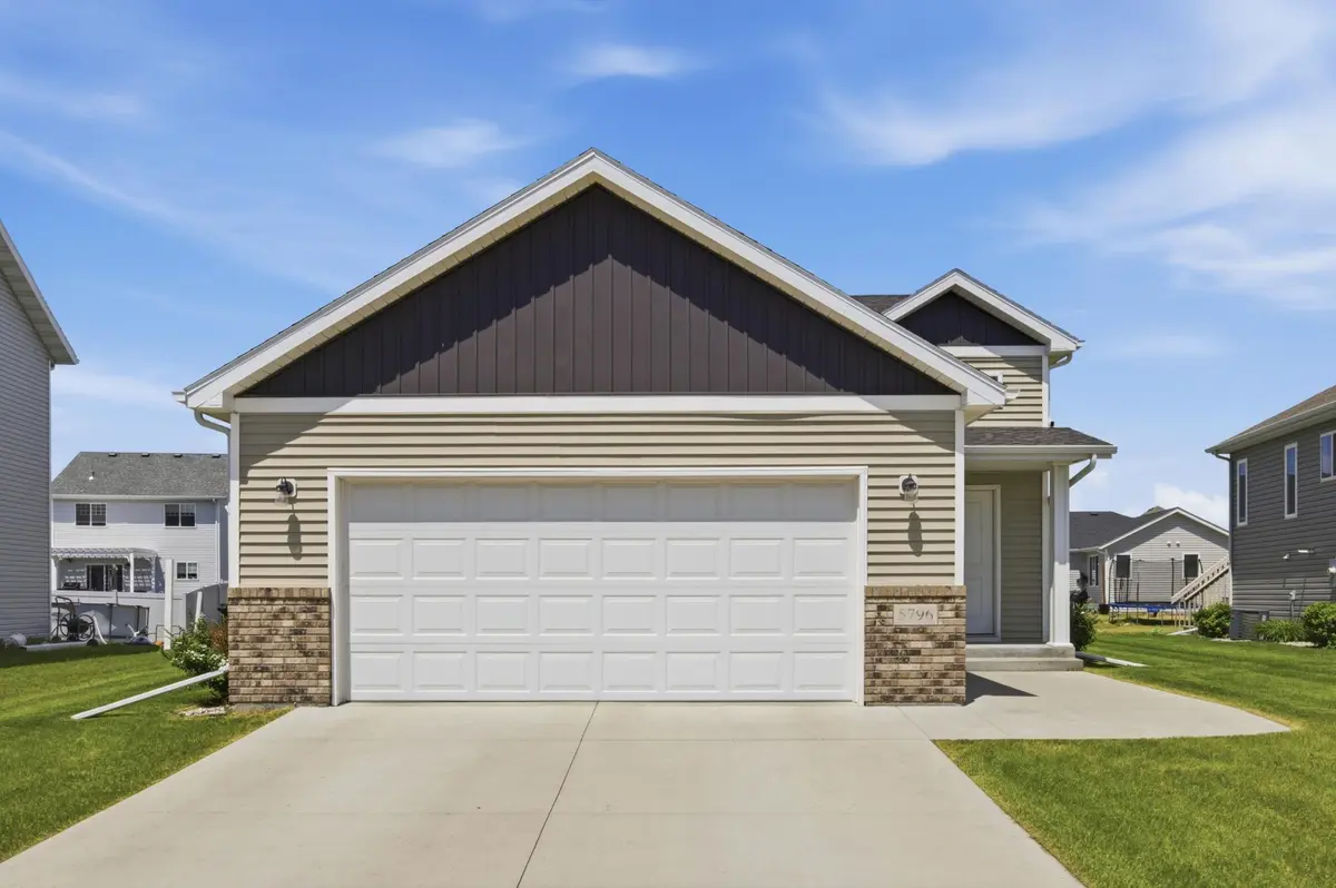 5796 Deb DR W, West Fargo, ND 58047